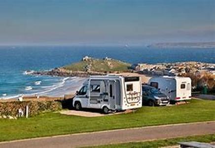 A camper jack is a support system for a camper that allows easy camper loading and unloading to the back of your pick up truck to the campsite you have chosen