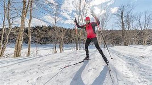 Mount Hood Skiing  One of the Best Things to do in Oregon  Mount Hood is the highest mountain in