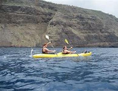 Surf lessons on Maui