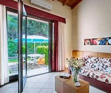 Vacation Packages to Florence, Italy  Florence is the largest city in Tuscany, Italy