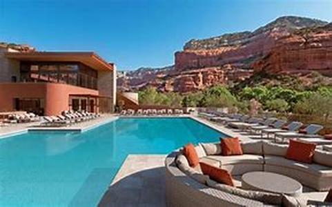 Grand Canyon Hotel  There is no doubt that the Grand Canyon is Americas most recognizable natural attraction